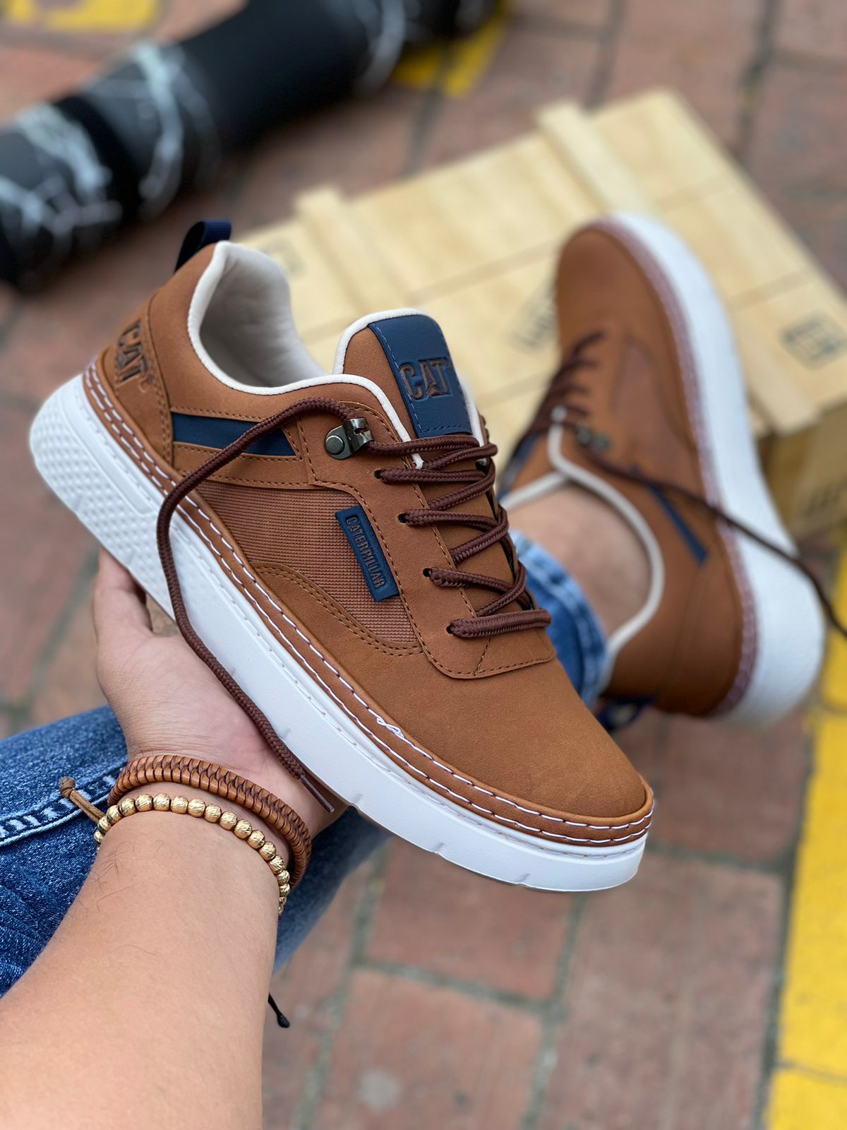 Tenis Urbanos CAT – Moda Deportiva y Estilo Casual