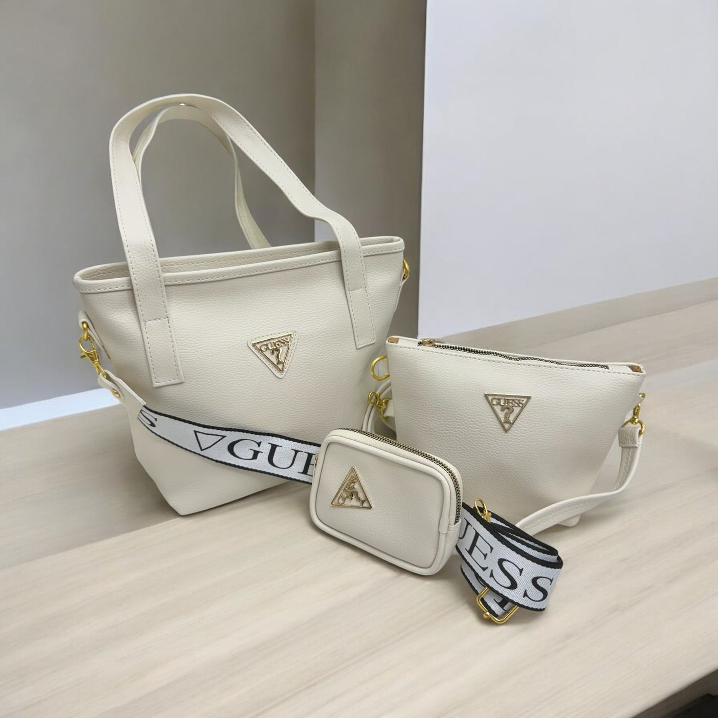 Set de Bolsos para Mujer Guess – Trio Elegante con Acabados Premium