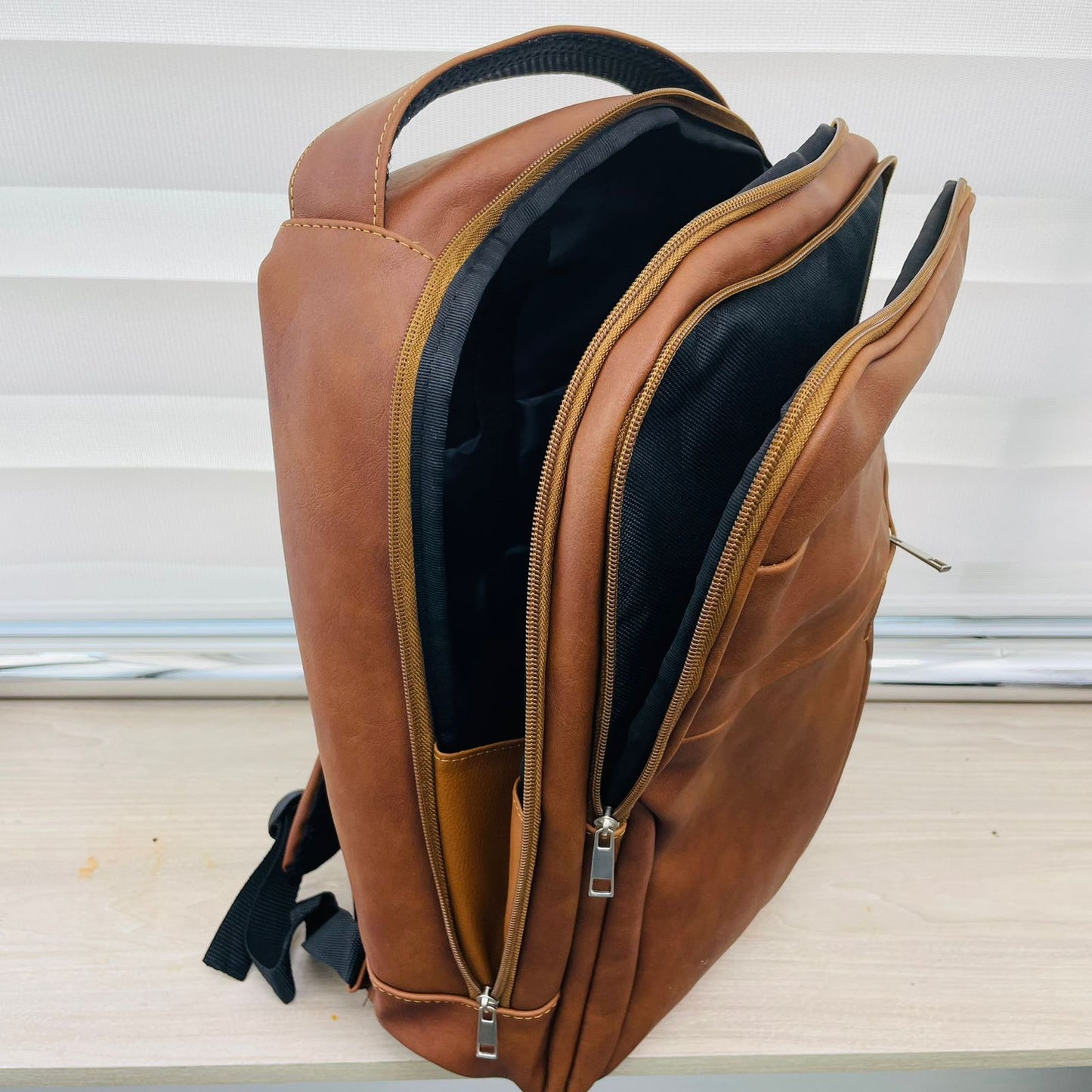 Bolso Vélez para Caballero – Estilo Ejecutivo con Bolsillo para Portátil