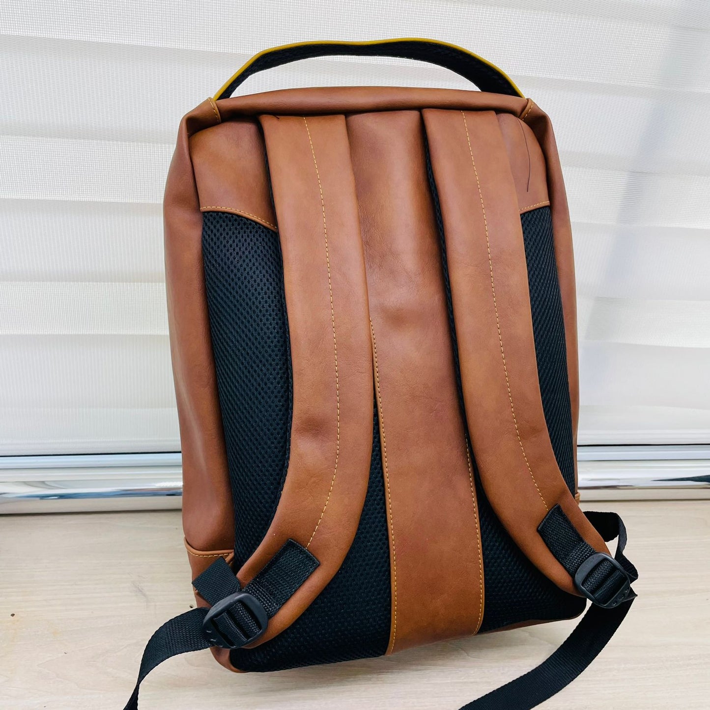 Bolso Vélez para Caballero – Estilo Ejecutivo con Bolsillo para Portátil