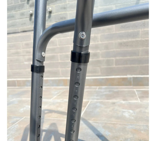 Caminador Ortopédico Plegable Paso a Paso con Ruedas – Altura Ajustable Gris