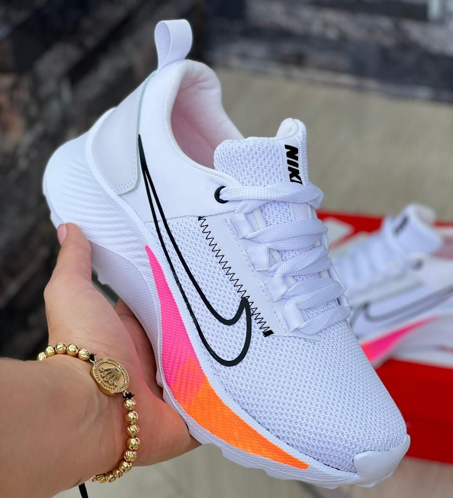 Tenis Nike Melao Full | Estilo Deportivo con Detalle Naranja
