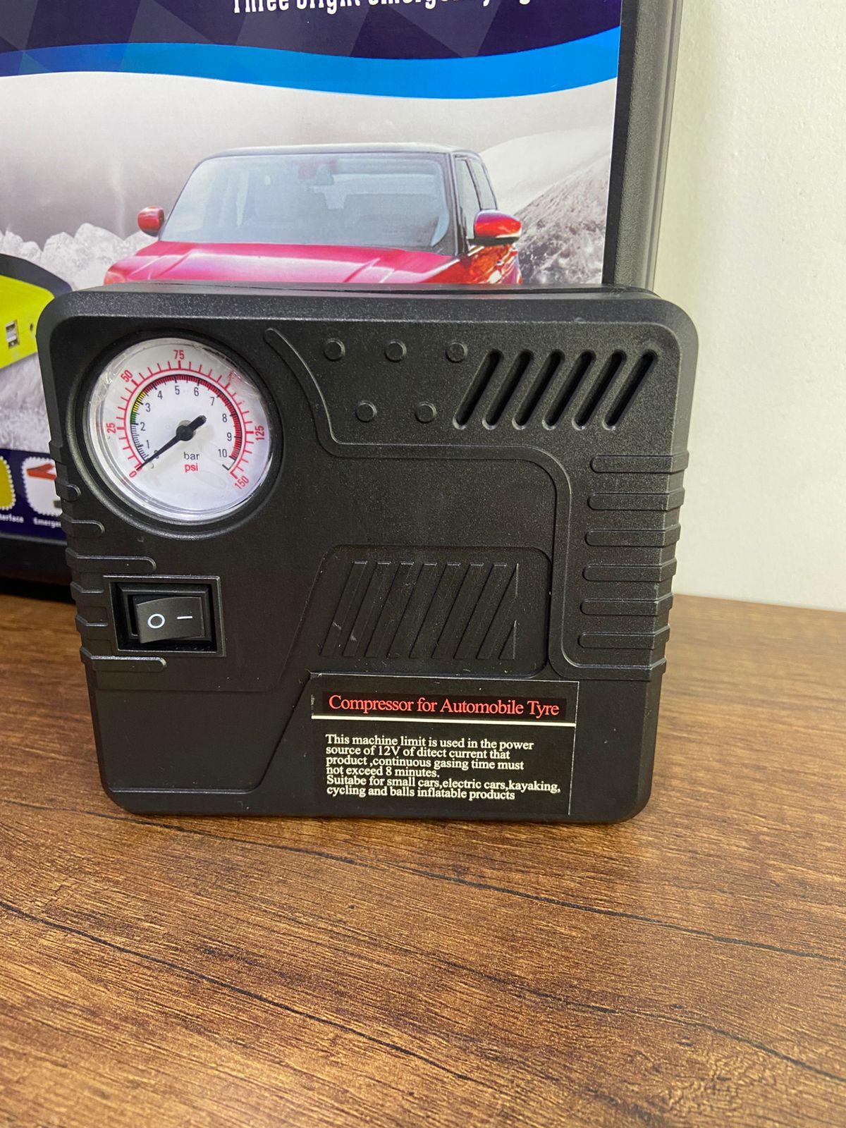 Iniciador de Batería Portátil Multifuncional para Carro y Moto | Power Bank 9600mAh + Linterna + Compresor