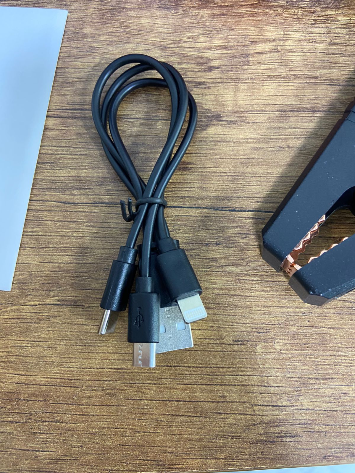 Iniciador de Batería Portátil Multifuncional para Carro y Moto | Power Bank 9600mAh + Linterna + Compresor
