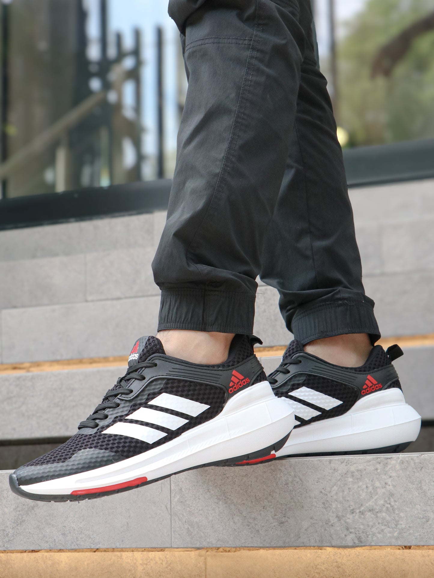 Tenis Adidas para Hombre – Comodidad y Estilo Deportivo