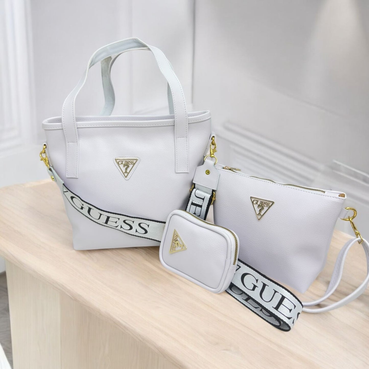 Set de Bolsos para Mujer Guess – Trio Elegante con Acabados Premium